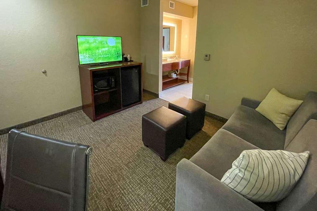 Comfort Suites Near Seaworld San Antonio Room photo