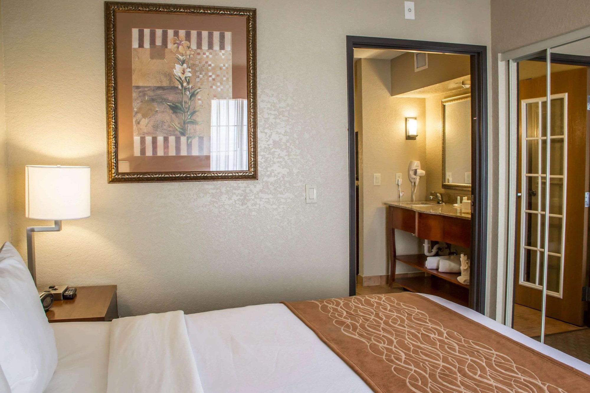 Comfort Suites Near Seaworld San Antonio Exterior photo