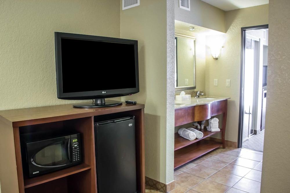 Comfort Suites Near Seaworld San Antonio Exterior photo