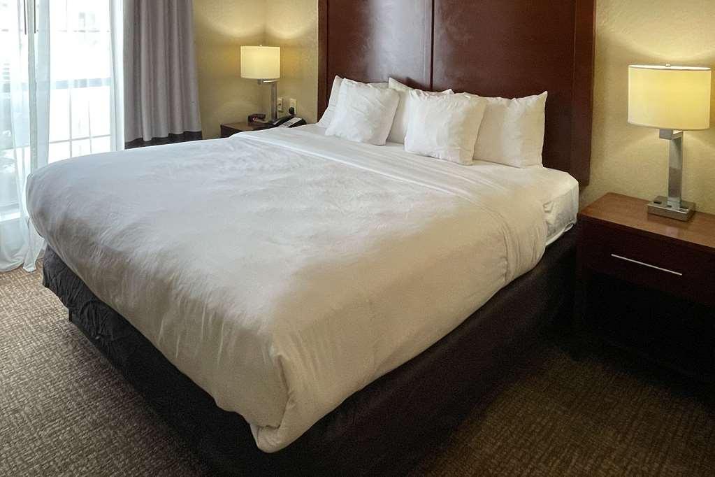 Comfort Suites Near Seaworld San Antonio Room photo