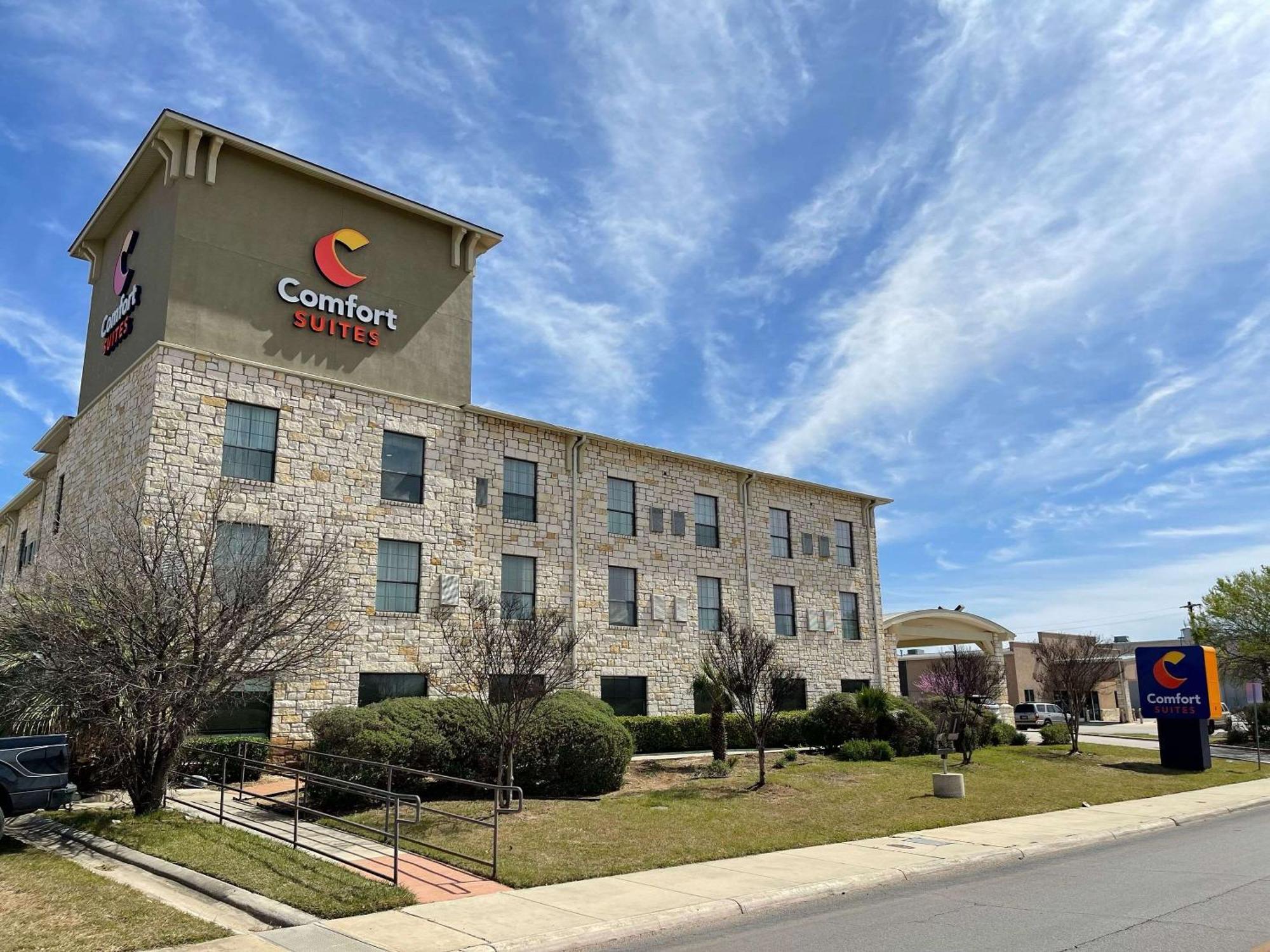 Comfort Suites Near Seaworld San Antonio Exterior photo